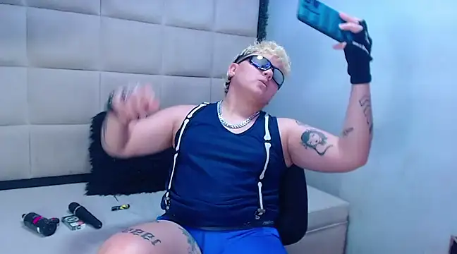 Snapshot of isabeautyx19 chatting on 01.15.25 isabeautyx19 online show from 01.15.25