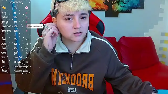 Snapshot of isabeautyx19 chatting on 01.22.25 isabeautyx19 online show from 01.22.25