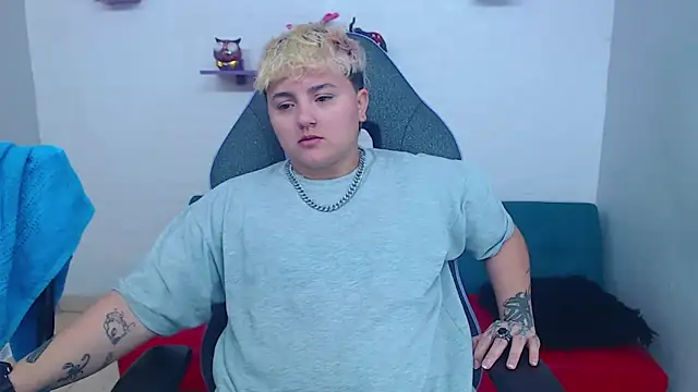 Snapshot of isabeautyx19 chatting on 01.23.25 isabeautyx19 online show from 01.23.25