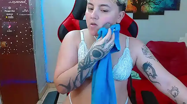 Snapshot of isabeautyx19 chatting on 01.24.25 isabeautyx19 online show from 01.24.25