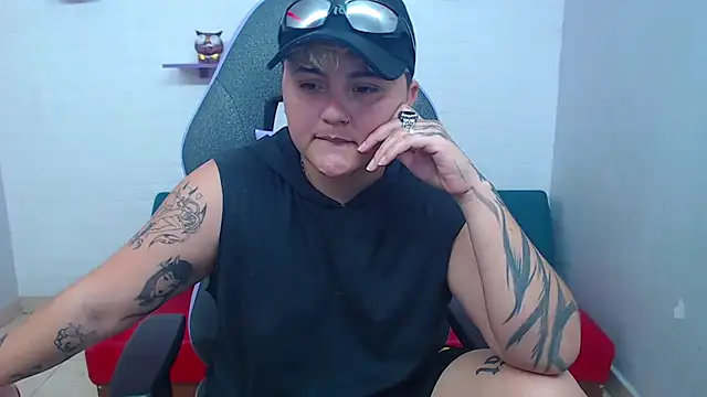 Snapshot of isabeautyx19 chatting on 02.01.25 isabeautyx19 online show from 02.01.25