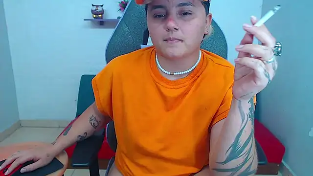 Snapshot of isabeautyx19 chatting on 02.06.25 isabeautyx19 online show from 02.06.25