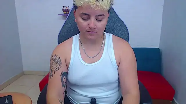 Snapshot of isabeautyx19 chatting on 02.12.25 isabeautyx19 online show from 02.12.25