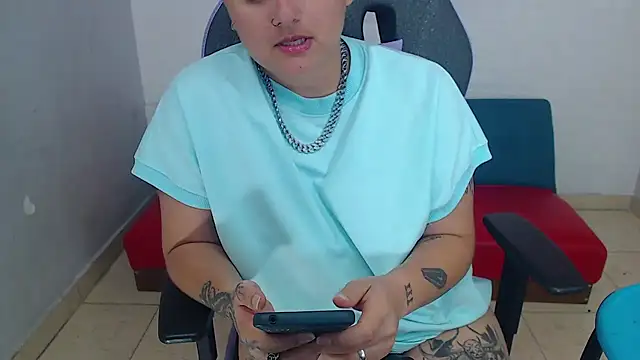 Snapshot of isabeautyx19 chatting on 03.01.25 isabeautyx19 online show from 03.01.25