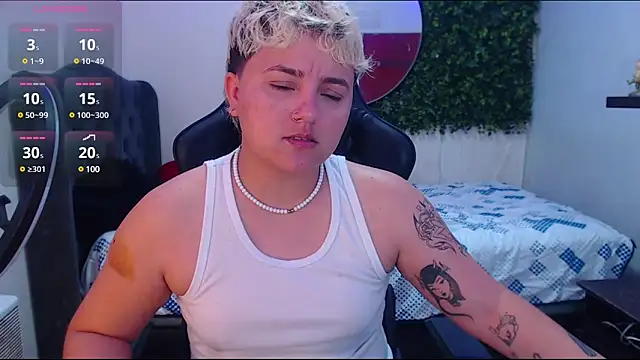 Snapshot of isabeautyx19 chatting on 03.05.25 isabeautyx19 online show from 03.05.25