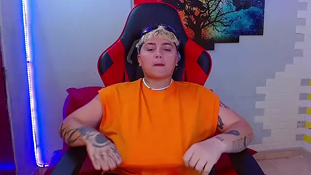 Snapshot of isabeautyx19 chatting on 03.07.25 isabeautyx19 online show from 03.07.25