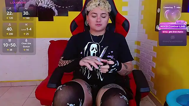 Snapshot of isabeautyx19 chatting on 03.12.25 isabeautyx19 online show from 03.12.25