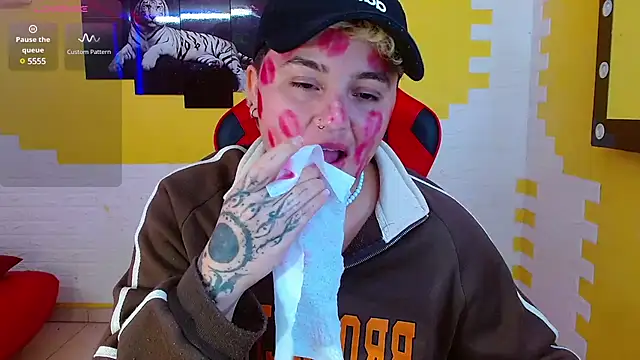 Snapshot of isabeautyx19 chatting on 03.13.25 isabeautyx19 online show from 03.13.25