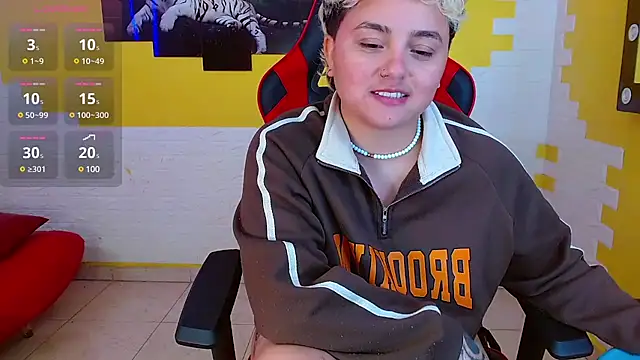 Snapshot of isabeautyx19 chatting on 03.13.25 isabeautyx19 online show from 03.13.25