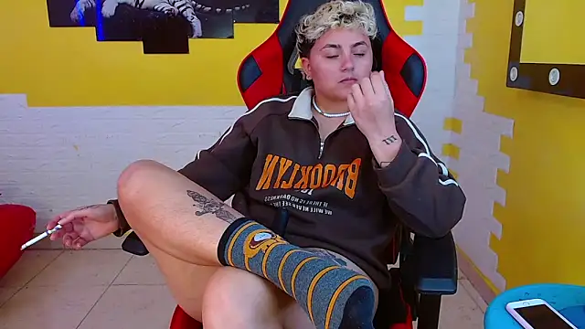 Snapshot of isabeautyx19 chatting on 03.13.25 isabeautyx19 online show from 03.13.25