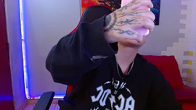 Snapshot of isabeautyx19 chatting on 03.21.25 isabeautyx19 online show from 03.21.25