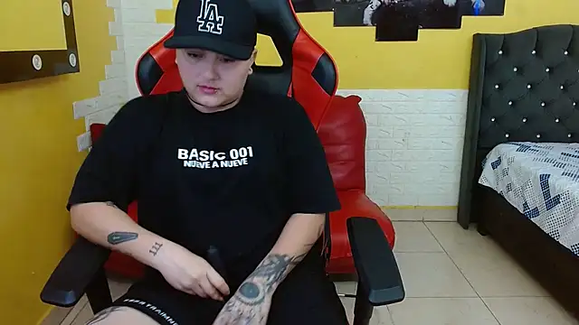 Snapshot of isabeautyx19 chatting on 09.13.25 isabeautyx19 online show from 09.13.25