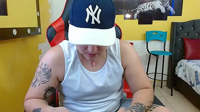 Snapshot of isabeautyx19 chatting on 09.14.25 isabeautyx19 online show from 09.14.25