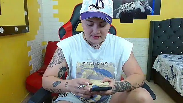 Snapshot of isabeautyx19 chatting on 09.16.25 isabeautyx19 online show from 09.16.25