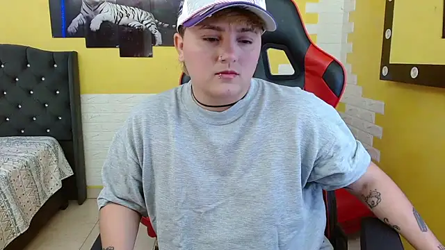 Snapshot of isabeautyx19 chatting on 09.19.25 isabeautyx19 online show from 09.19.25