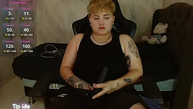 Snapshot of isabeautyx19 chatting on 09.21.25 isabeautyx19 online show from 09.21.25