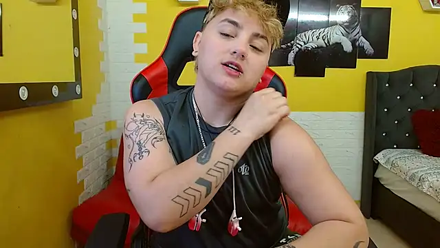 Snapshot of isabeautyx19 chatting on 09.27.25 isabeautyx19 online show from 09.27.25