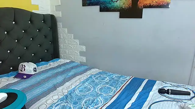 Snapshot of isabeautyx19 chatting on 10.04.25 isabeautyx19 online show from 10.04.25