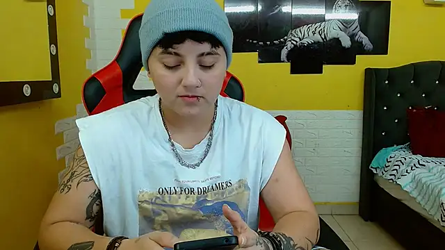 Snapshot of isabeautyx19 chatting on 10.26.25 isabeautyx19 online show from 10.26.25