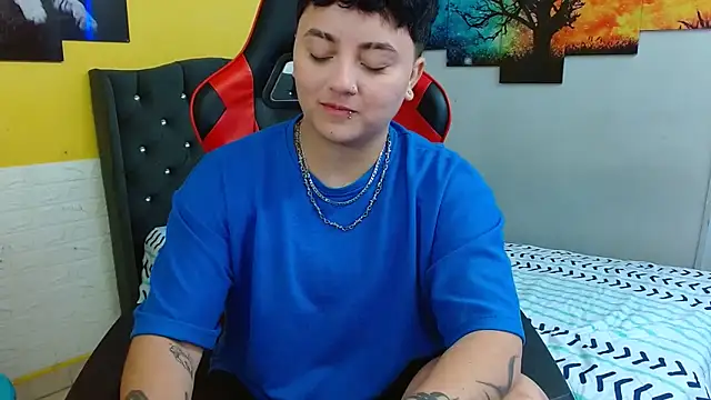 Snapshot of isabeautyx19 chatting on 10.30.25 isabeautyx19 online show from 10.30.25