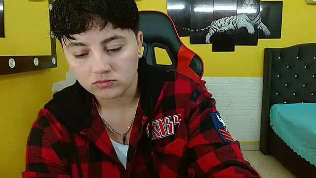 Snapshot of isabeautyx19 chatting on 11.12.25 isabeautyx19 online show from 11.12.25