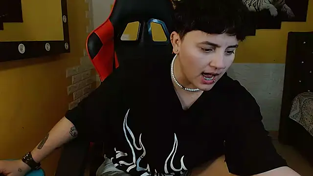 Snapshot of isabeautyx19 chatting on 11.20.25 isabeautyx19 online show from 11.20.25