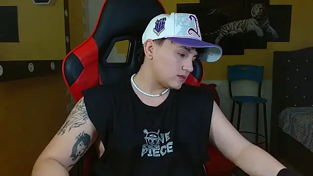 Snapshot of isabeautyx19 chatting on 11.21.25 isabeautyx19 online show from 11.21.25