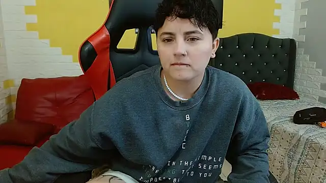 Snapshot of isabeautyx19 chatting on 11.28.25 isabeautyx19 online show from 11.28.25