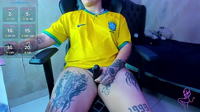 Snapshot of isabeautyx19 chatting on 12.01.25 isabeautyx19 online show from 12.01.25