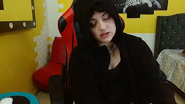 Snapshot of isabeautyx19 chatting on 12.05.25 isabeautyx19 online show from 12.05.25