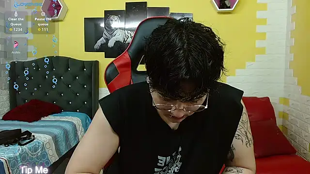 Snapshot of isabeautyx19 chatting on 12.16.25 isabeautyx19 online show from 12.16.25