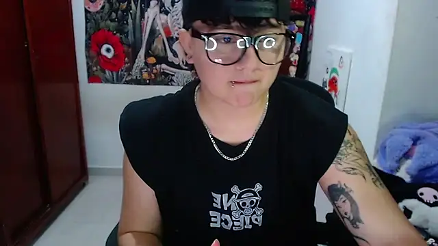 Snapshot of isabeautyx19 chatting on 04.28.26 isabeautyx19 online show from 04.28.26