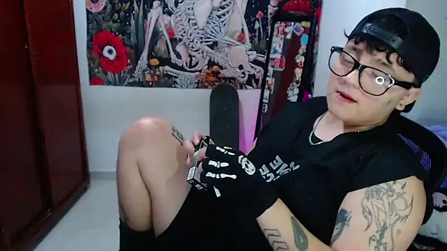Snapshot of isabeautyx19 chatting on 04.28.26 isabeautyx19 online show from 04.28.26