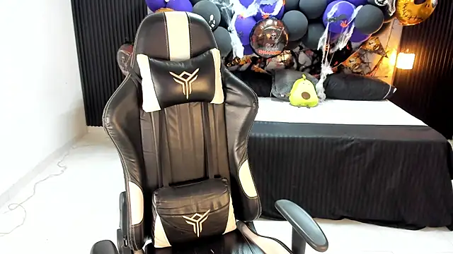 Ivy 16 online show from 10.27.25