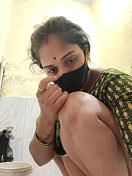 Snapshot of Hi_Radhika chatting on 02.13.25 Hi Radhika online show from 02.13.25