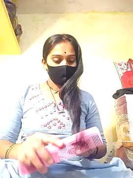 Snapshot of Hi_Radhika chatting on 03.05.25 Hi Radhika online show from 03.05.25