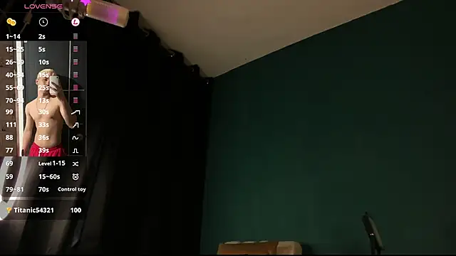 Snapshot of Brat_ chatting on 12.12.24 Brat online show from 12.12.24