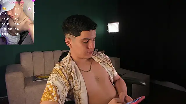 Snapshot of Brat_ chatting on 03.05.25 Brat online show from 03.05.25