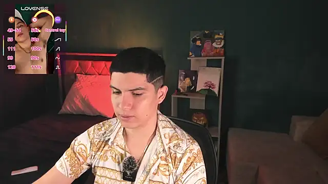 Snapshot of Brat_ chatting on 09.12.25 Brat online show from 09.12.25