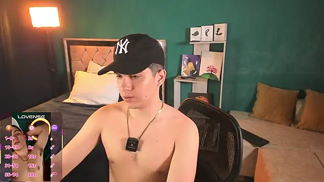 Snapshot of Brat_ chatting on 09.15.25 Brat online show from 09.15.25