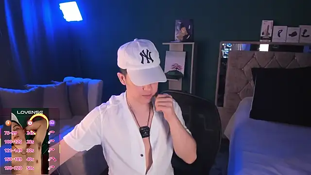 Snapshot of Brat_ chatting on 09.19.25 Brat online show from 09.19.25