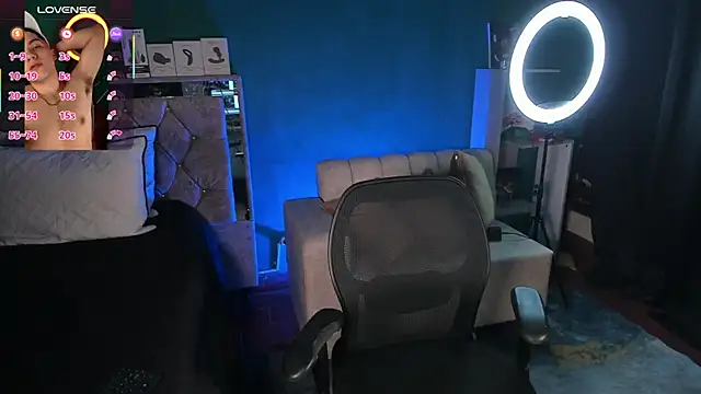 Snapshot of Brat_ chatting on 10.04.25 Brat online show from 10.04.25