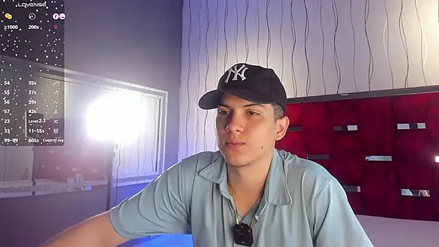 Snapshot of Brat_ chatting on 10.23.25 Brat online show from 10.23.25