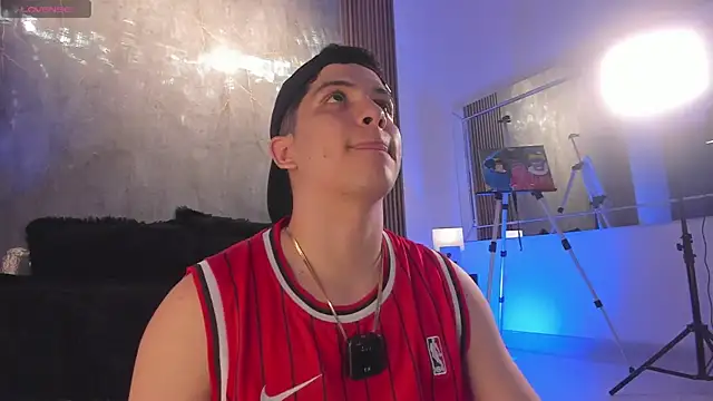 Snapshot of Brat_ chatting on 11.27.25 Brat online show from 11.27.25