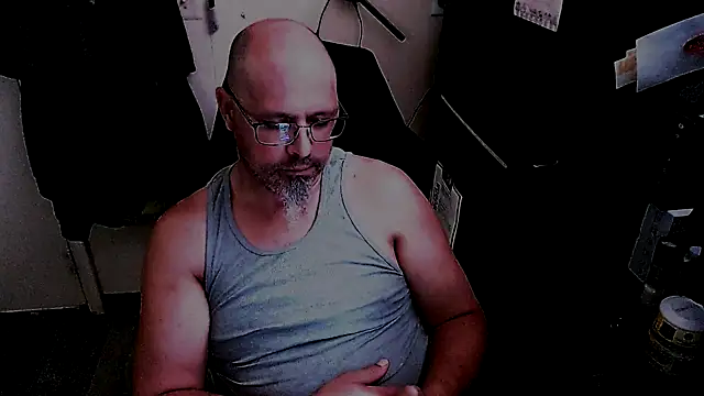 Snapshot of KrazyLegz chatting on 05.23.26 KrazyLegz online show from 05.23.26