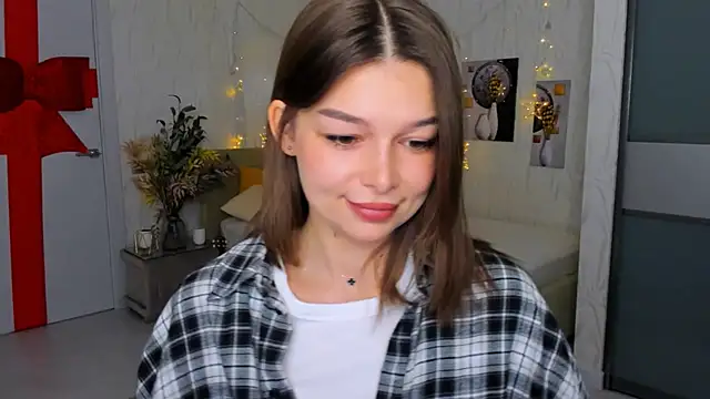 Snapshot of ContinentOfTranquility chatting on 02.04.25 ContinentOfTranquility online show from 02.04.25