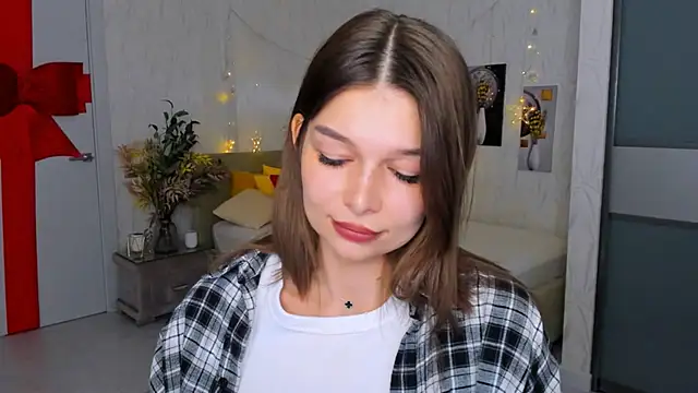 Snapshot of ContinentOfTranquility chatting on 02.04.25 ContinentOfTranquility online show from 02.04.25