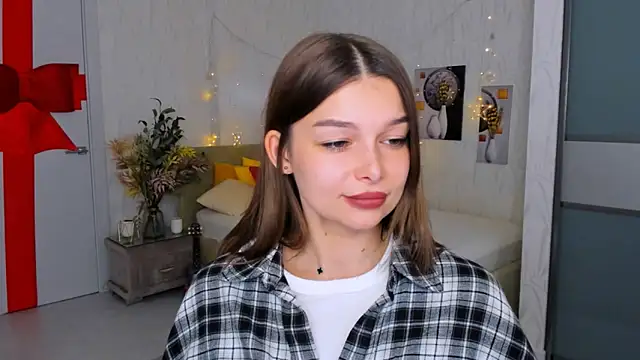 Snapshot of ContinentOfTranquility chatting on 02.04.25 ContinentOfTranquility online show from 02.04.25