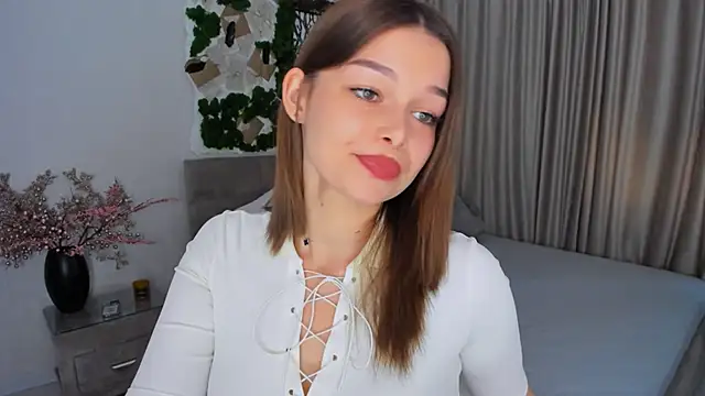 Snapshot of ContinentOfTranquility chatting on 02.08.25 ContinentOfTranquility online show from 02.08.25