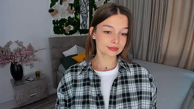 Snapshot of ContinentOfTranquility chatting on 02.10.25 ContinentOfTranquility online show from 02.10.25